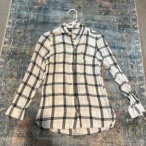Old Navy black and white flannel button down shirt
